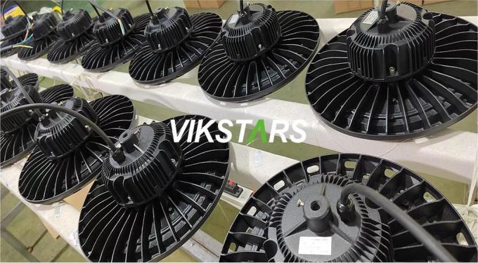 Ống tay cài đặt đèn LED UFO High Bay với Meanwell Driver tuổi thọ dài 5 năm bảo hành 24