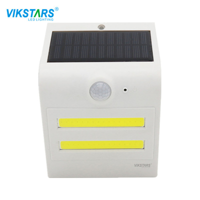 Mua 1200mAh Đèn sân vườn chạy bằng năng lượng mặt trời sáng nhất 120 độ Góc chùm tia cho tường rào sản xuất trực tuyến
